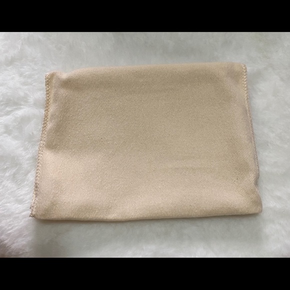 LOUIS VUITTON Silk Jeu De Louis BB Bandeau Beige - Picture 10 of 10